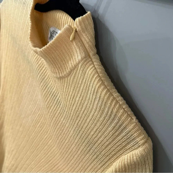 St. John Collection Shirt Yellow Ribbed Shirt Mock Neck Short Sleeve Size Medium - Picture 6 of 6